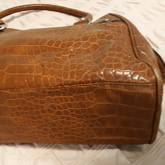 ANNE KLEIN BROWN VINYL ALLIGATOR-LOOK BAG - Picture 5 of 5